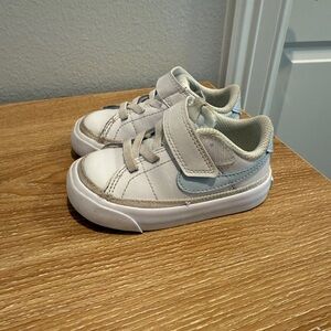 Nike White and Blue Low-Top Sneakers with Velcro